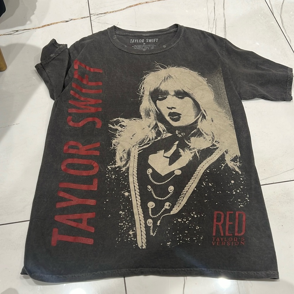 Taylor Swift T shirt